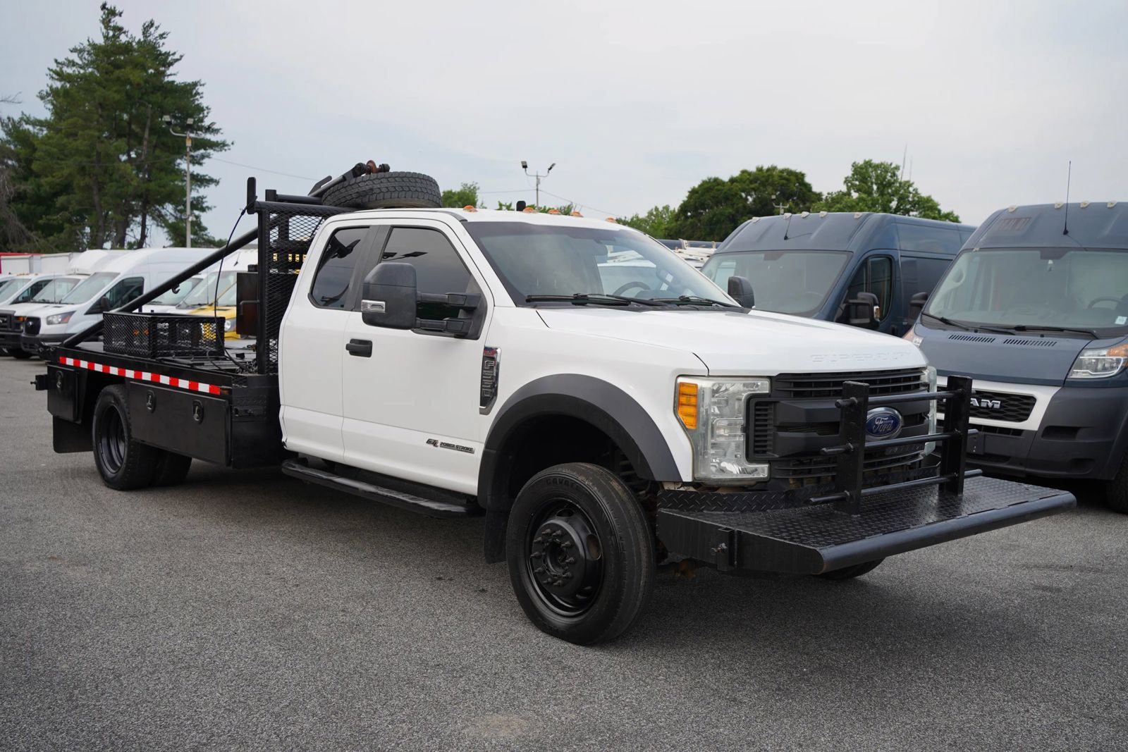 Used 2017 Ford F550 4x4 SuperCab Super Duty image 7
