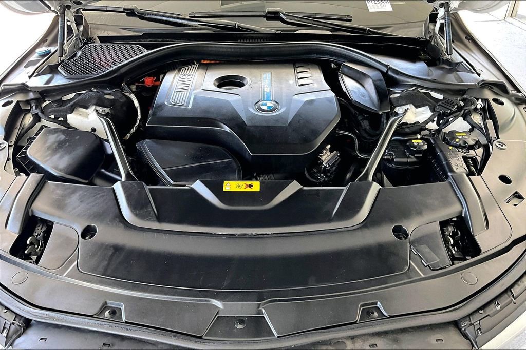 Used 2017 BMW 740e xDrive AWD/4WD image 30