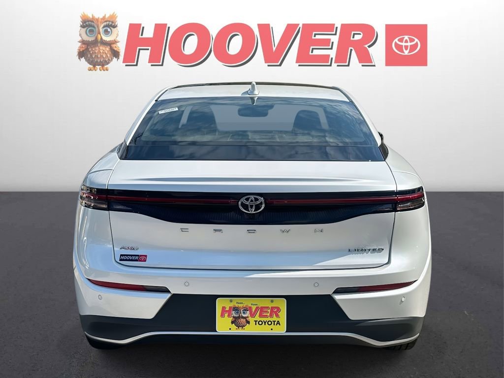 Used 2023 Toyota Crown Limited image 3