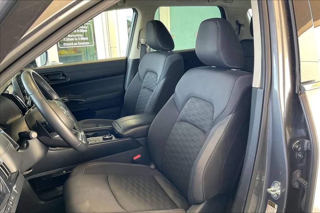 Used 2025 Nissan Pathfinder SV AWD/4WD image 24