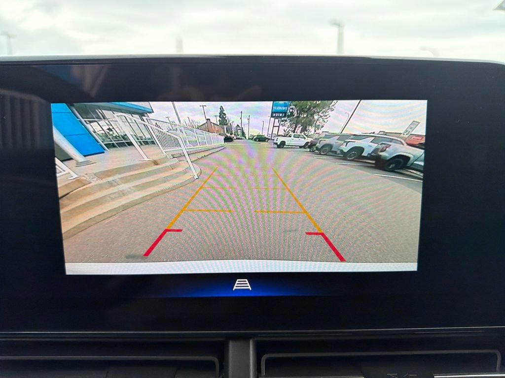 Used 2024 Chevrolet Trax LT w/ Sunroof Package image 19