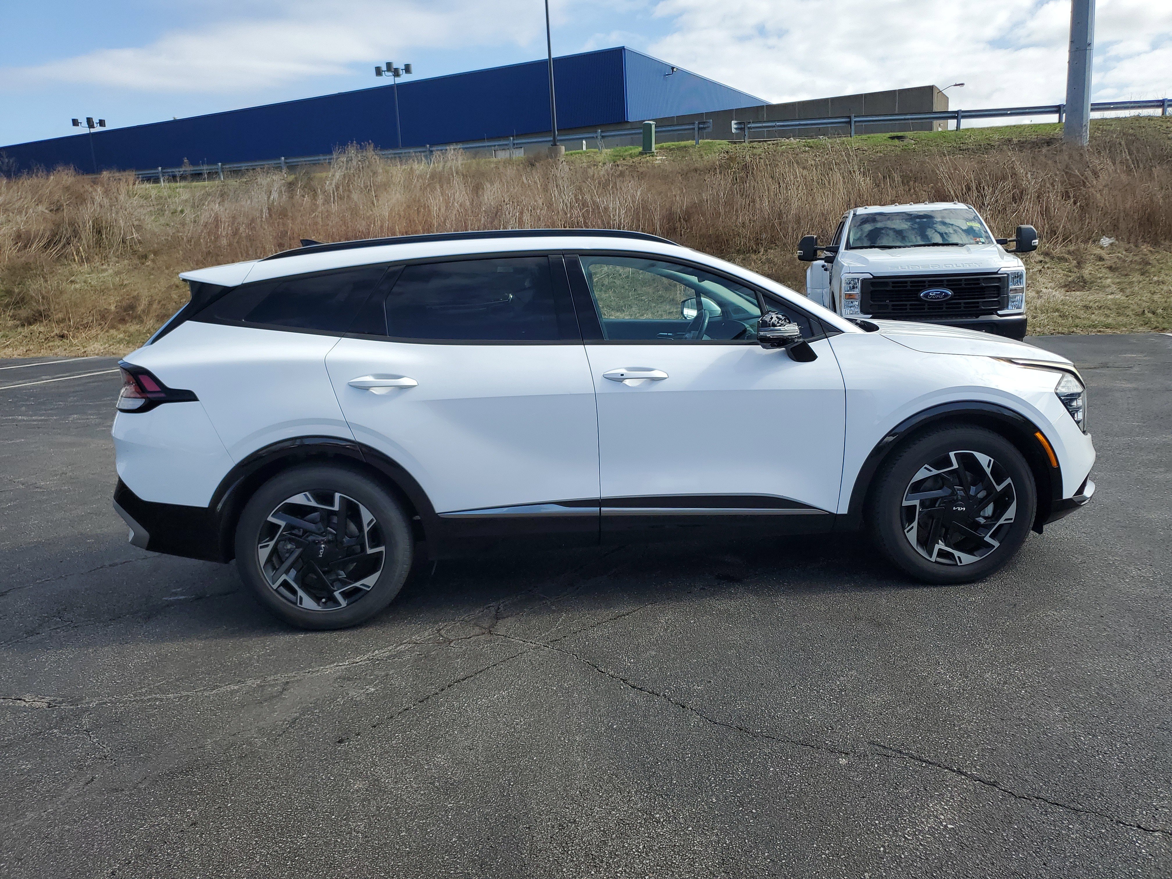 Used 2023 Kia Sportage SX image 3