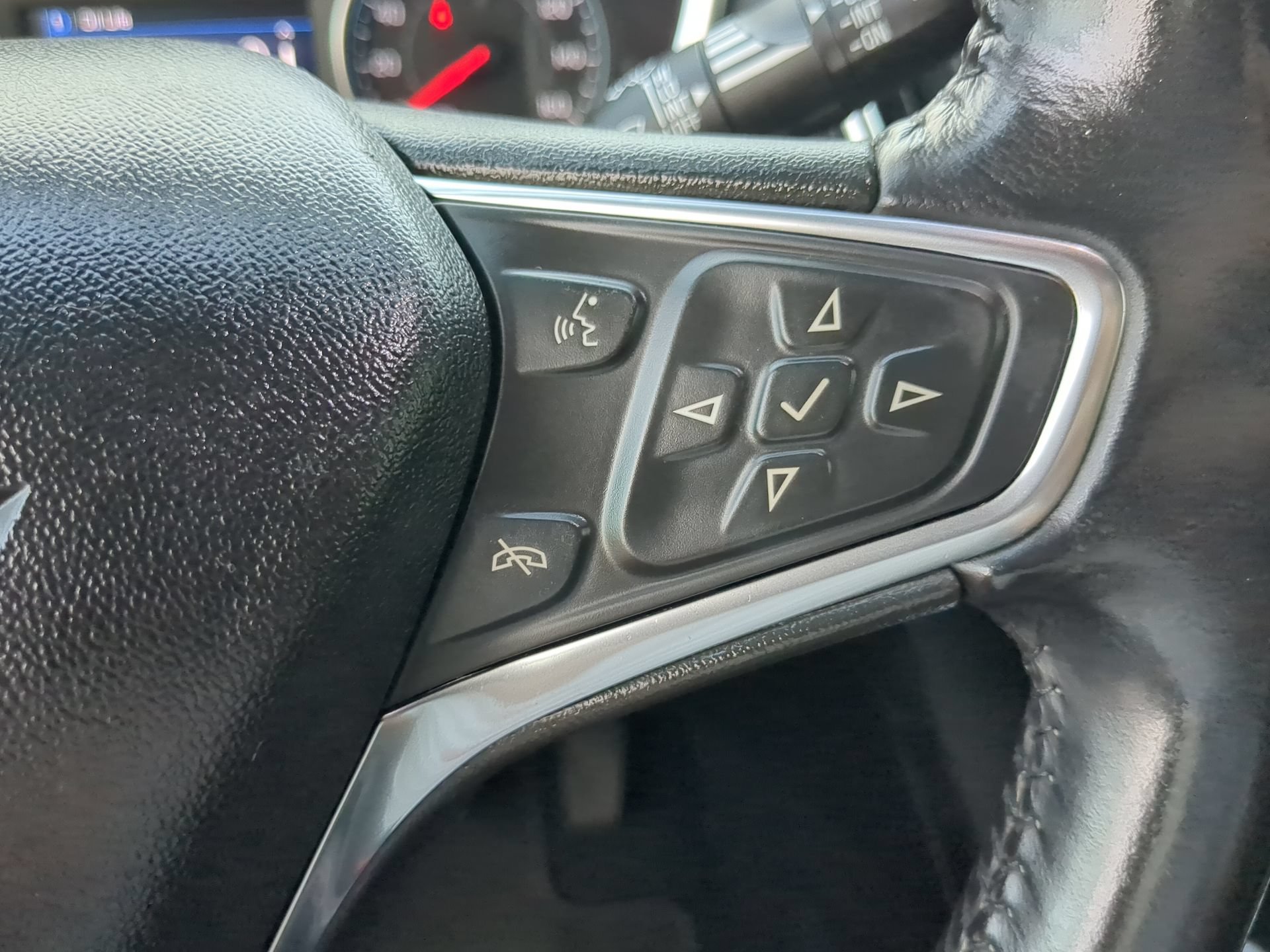 Used 2019 Chevrolet Equinox LT w/ Driver Convenience Package FWD image 65