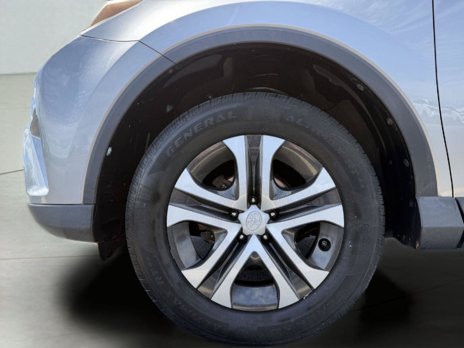 Used 2016 Toyota RAV4 LE AWD/4WD image 28
