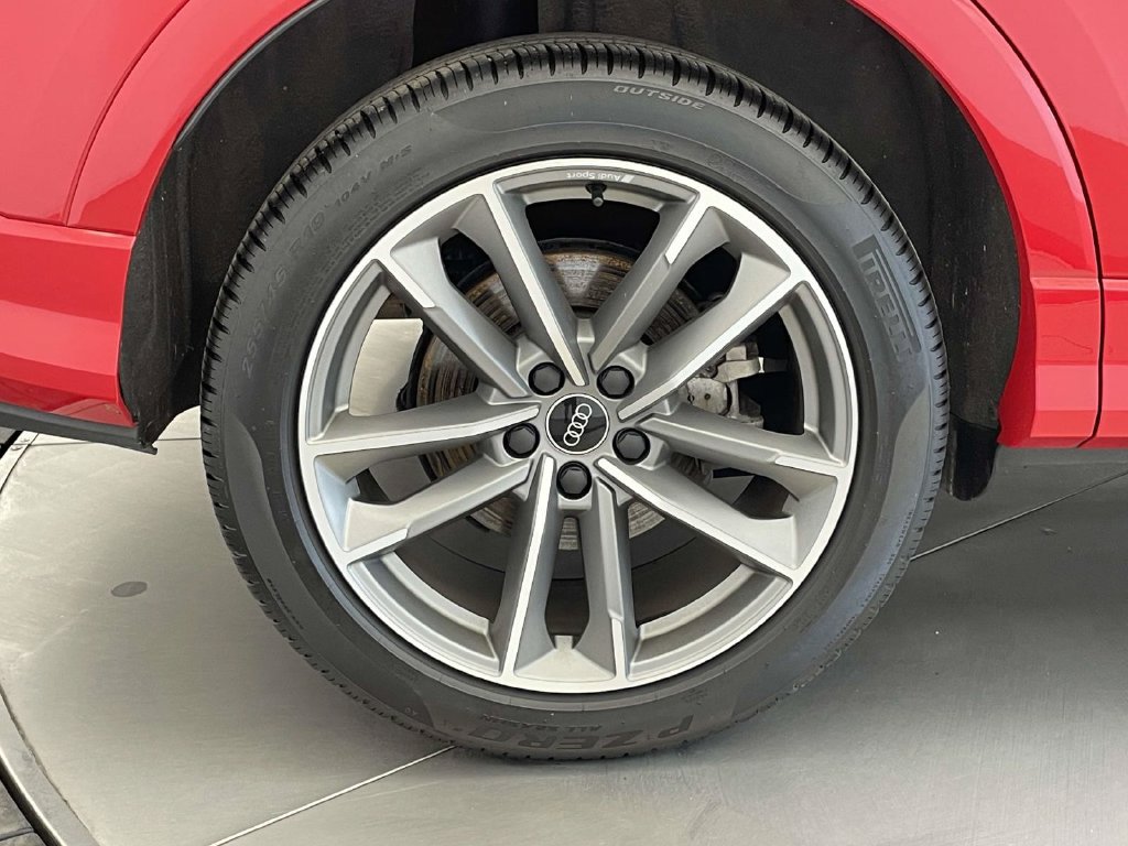 Certified 2025 Audi Q3 2.0T Premium w/ Convenience Package AWD/4WD image 13
