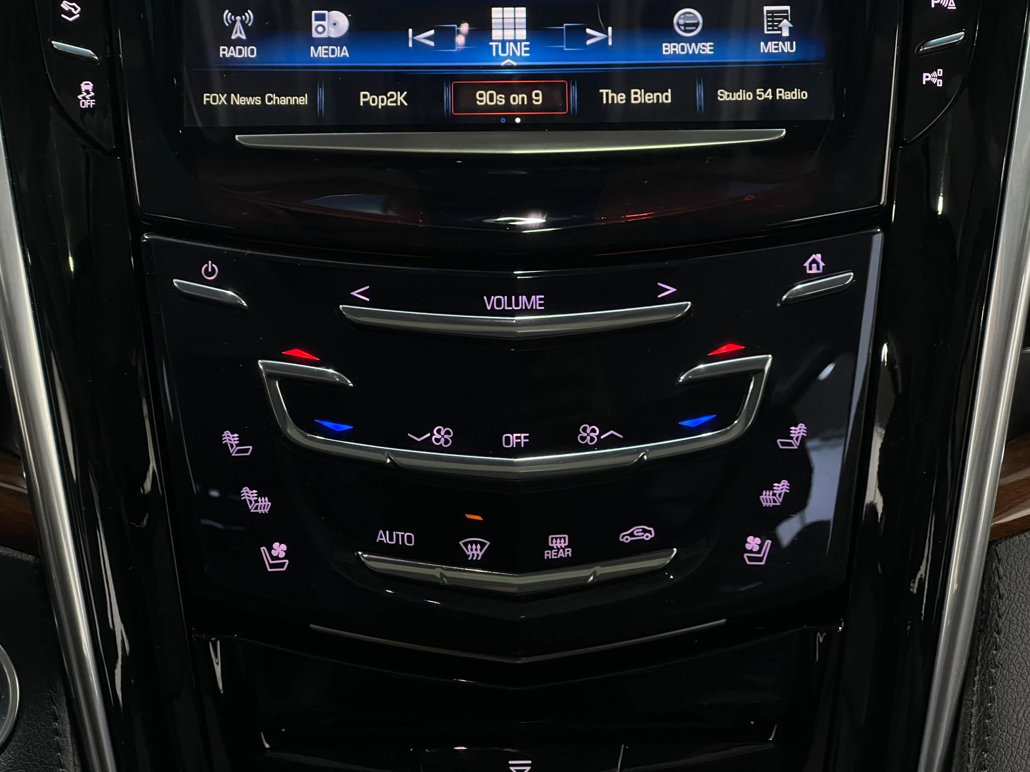 Used 2018 Cadillac Escalade Luxury w/ LPO, Radiant Package image 27