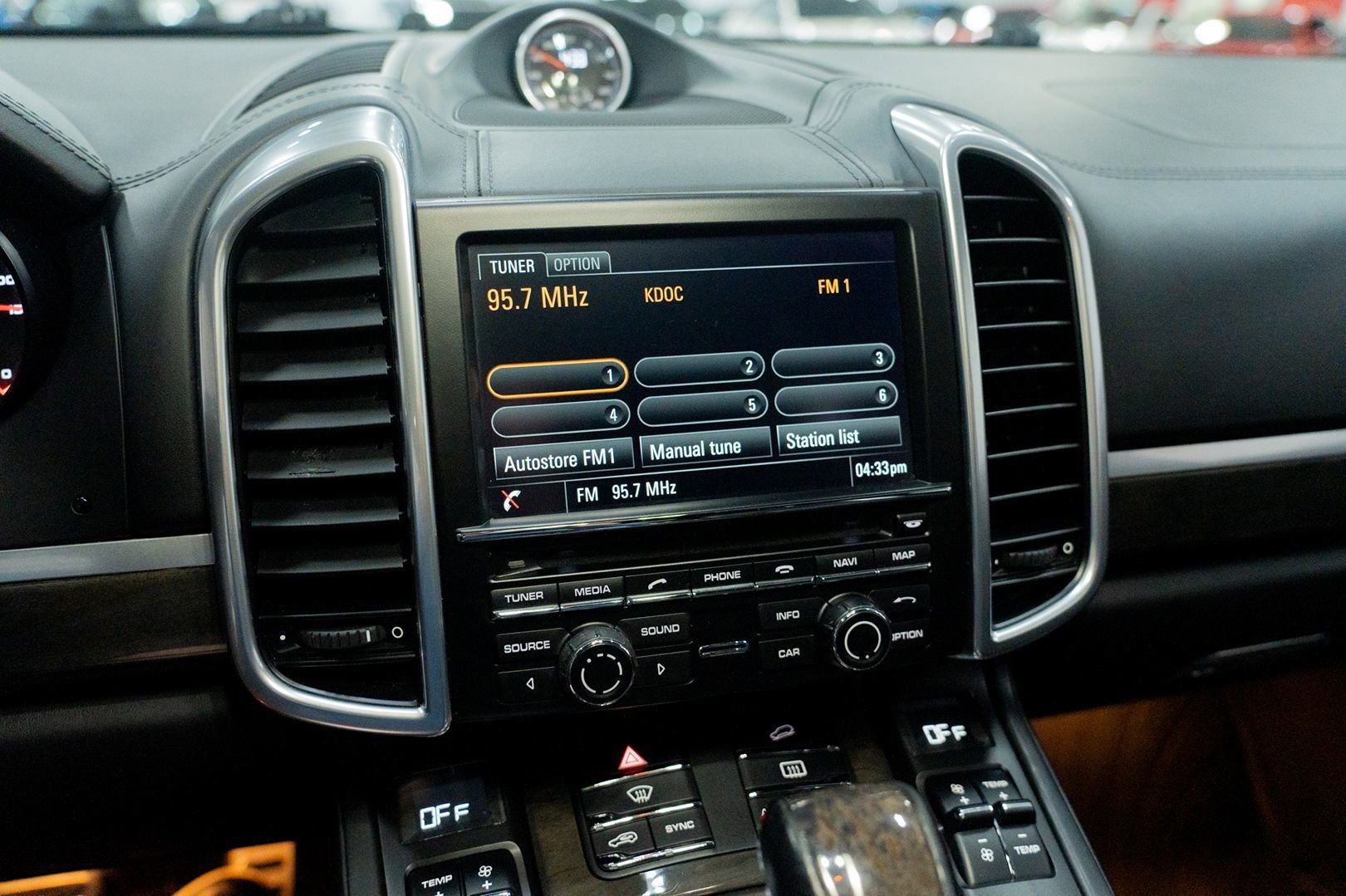 Used 2014 Porsche Cayenne GTS AWD/4WD image 40