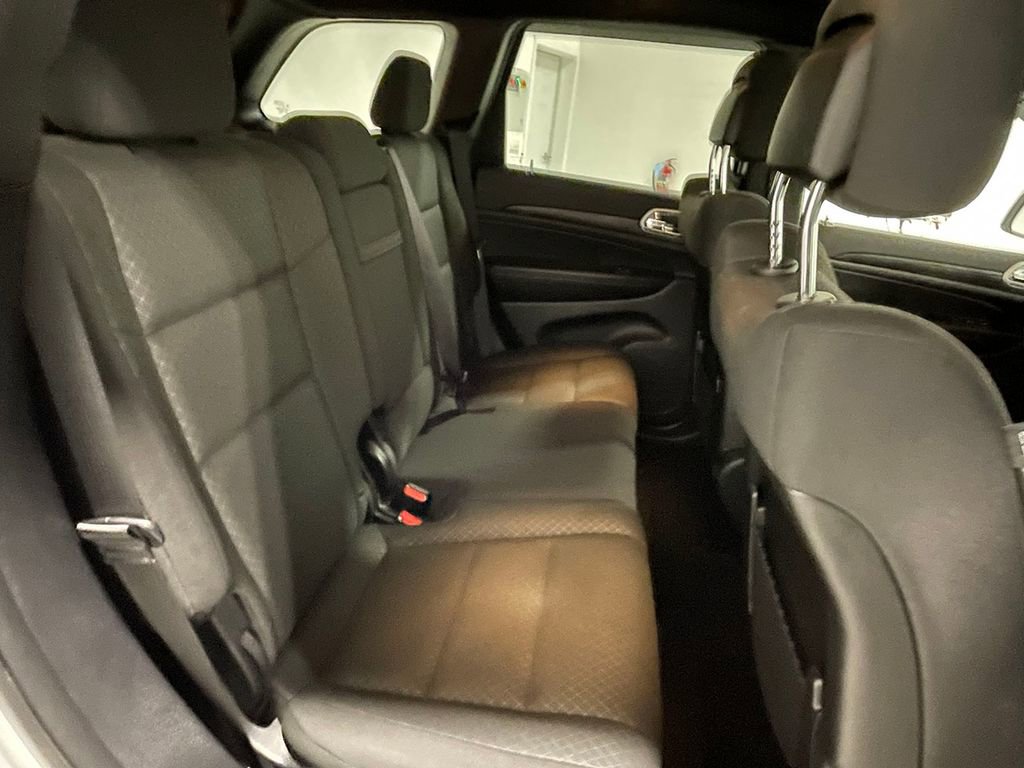 Used 2019 Jeep Grand Cherokee Laredo image 24