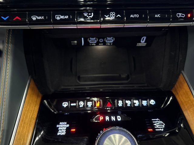 Used 2024 Jeep Grand Wagoneer Series III AWD/4WD image 16