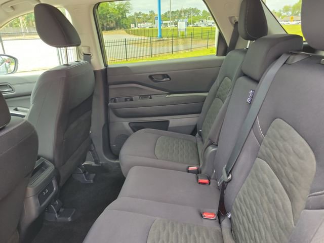 Used 2025 Nissan Pathfinder S AWD/4WD image 28