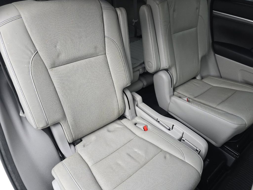 Used 2017 Toyota Highlander Limited image 22