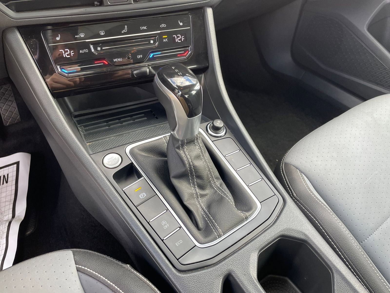 Used 2025 Volkswagen Jetta SE image 35