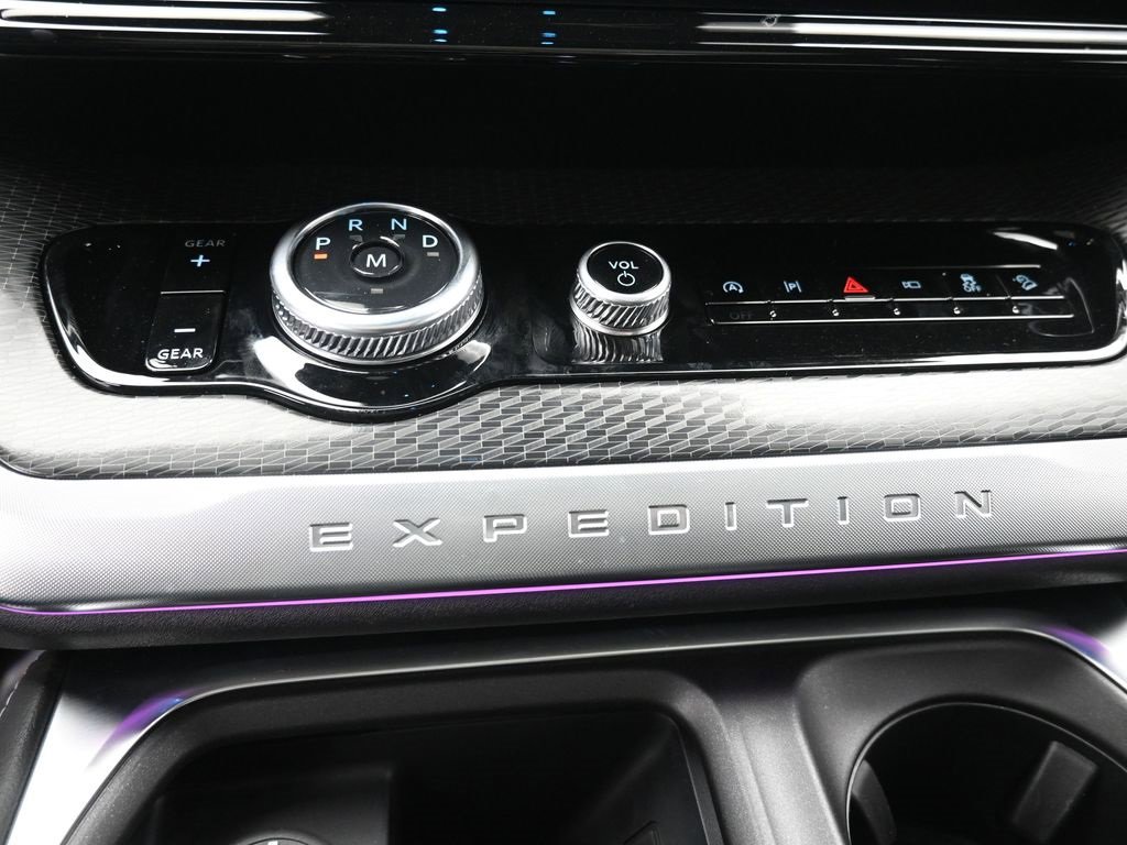 New 2025 Ford Expedition Platinum w/ Stealth Performance Package image 28