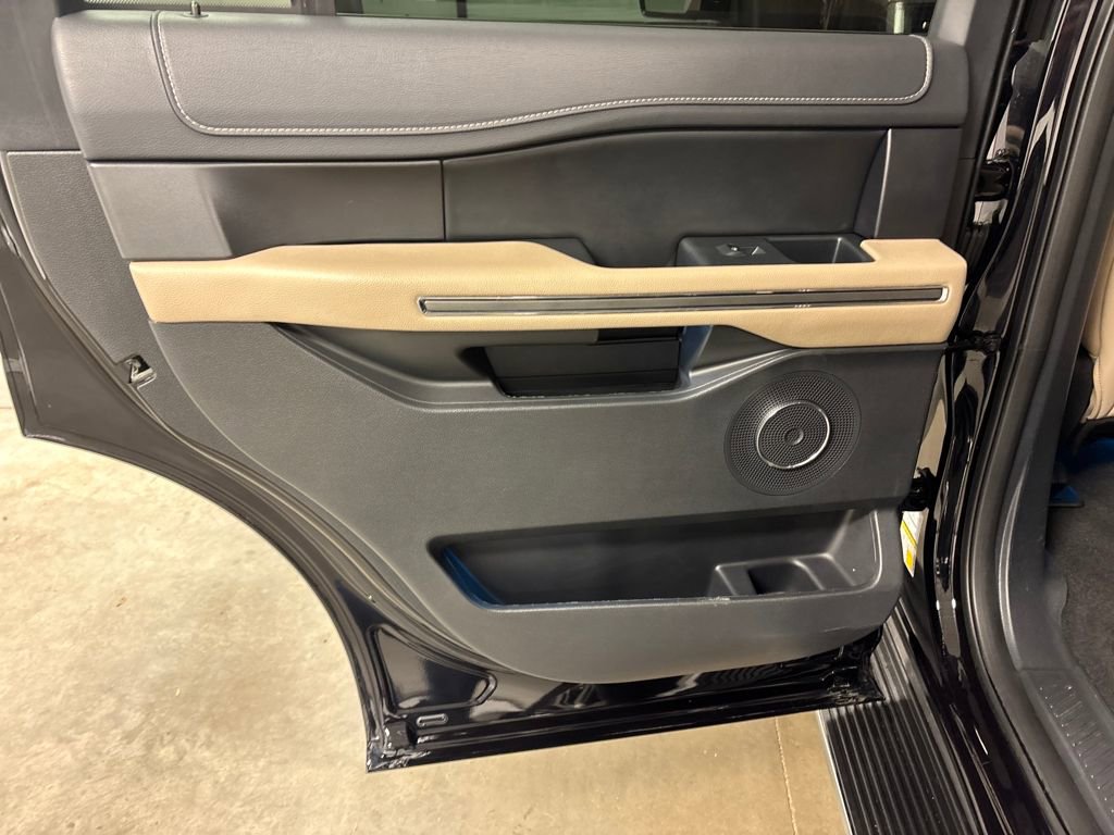 Used 2023 Ford Expedition XLT image 31