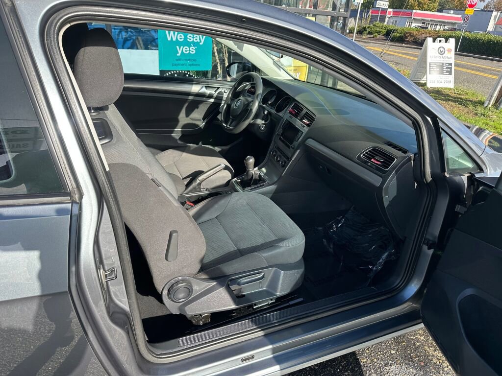 Used 2015 Volkswagen Golf Launch Edition image 9