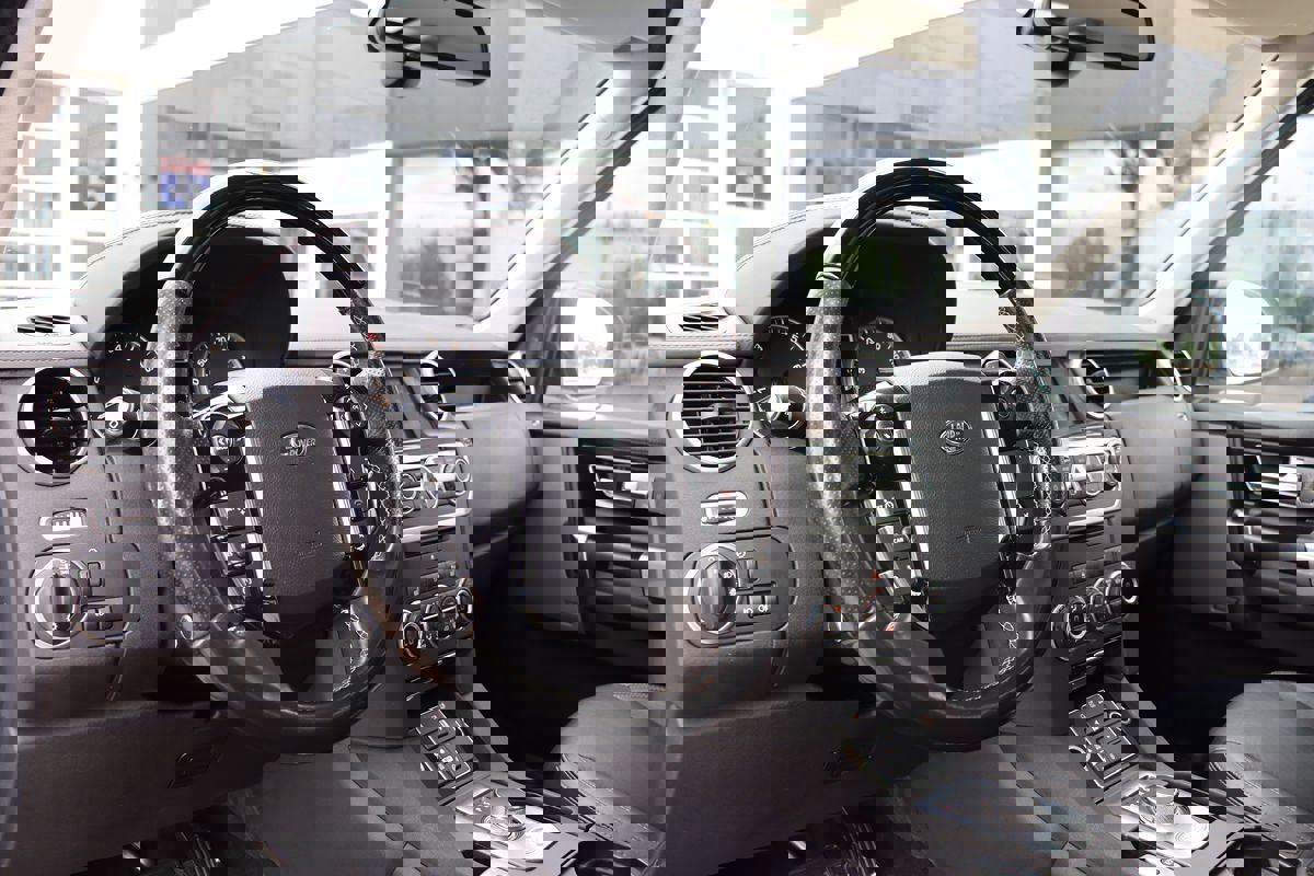 Used 2016 Land Rover LR4 HSE LUX image 15