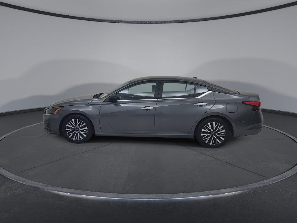 Used 2025 Nissan Altima 2.5 SV FWD image 11