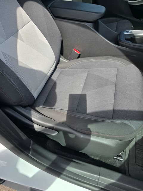 Used 2024 Chevrolet Trax RS w/ Sunroof Package FWD image 39
