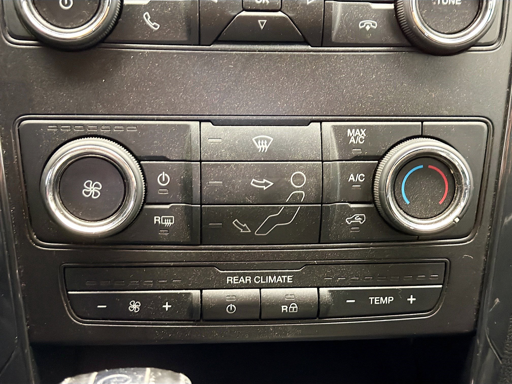 Used 2018 Ford Explorer XLT image 10