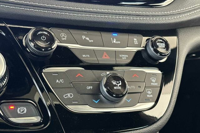 New 2026 Chrysler Pacifica Limited w/ S Appearance Package image 19