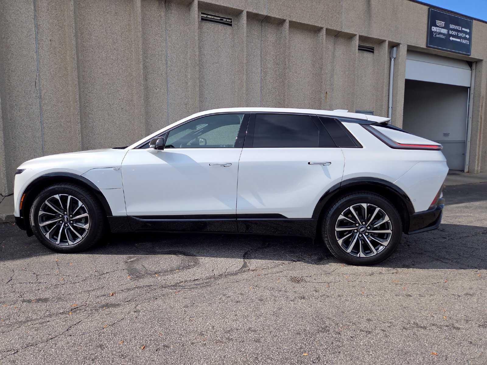 Certified 2024 Cadillac Lyriq Sport AWD/4WD image 23