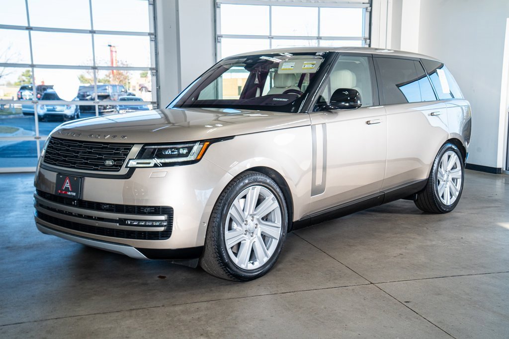 Used 2023 Land Rover Range Rover Long Wheelbase SE image 11