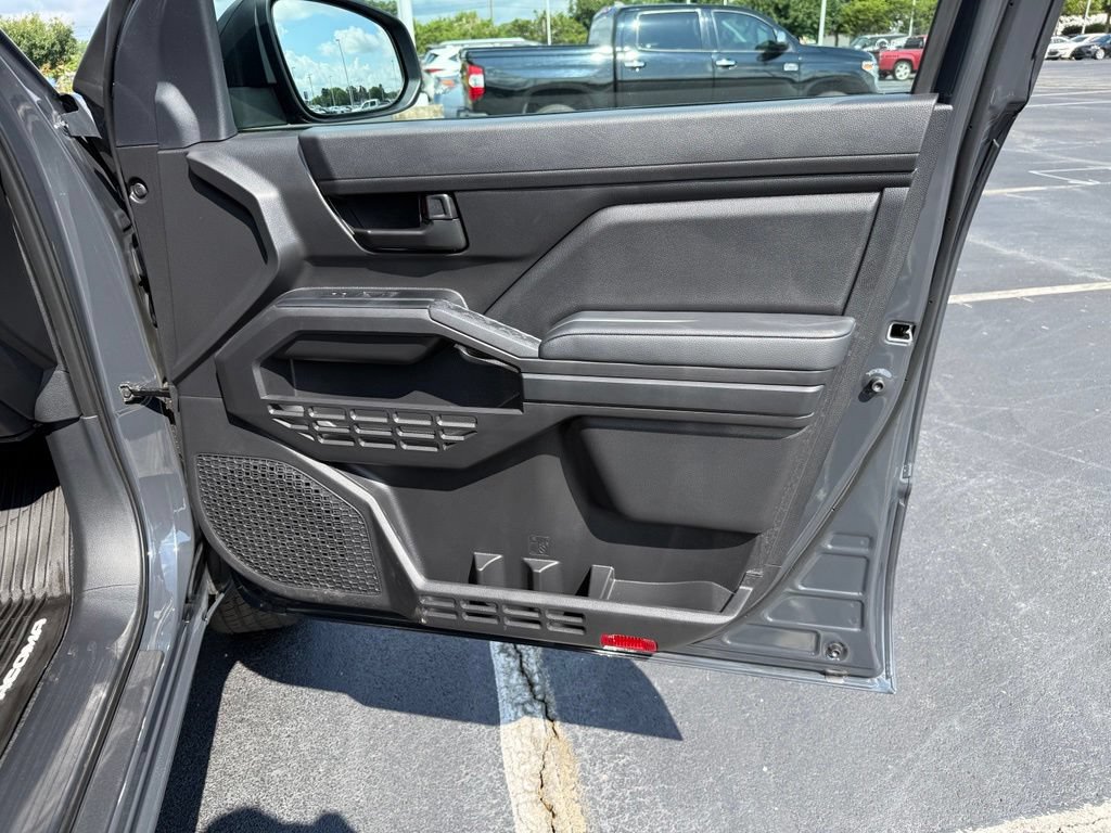 Certified 2025 Toyota Tacoma SR AWD/4WD image 32