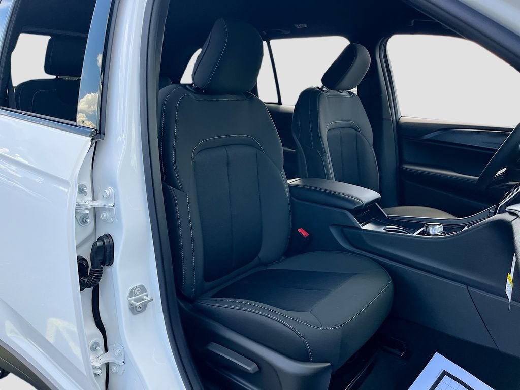 New 2026 Jeep Grand Cherokee Laredo AWD/4WD image 24