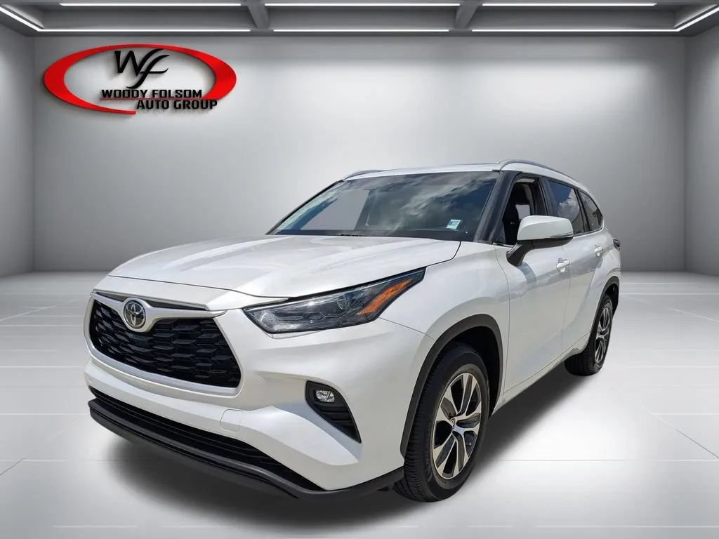 Used 2023 Toyota Highlander XLE FWD image 8