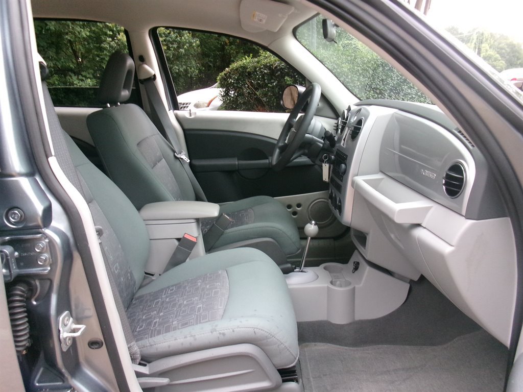 Used 2009 Chrysler PT Cruiser FWD image 14