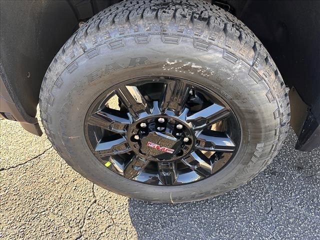 New 2026 GMC Sierra 2500 AT4 w/ AT4 Premium Plus Package image 14