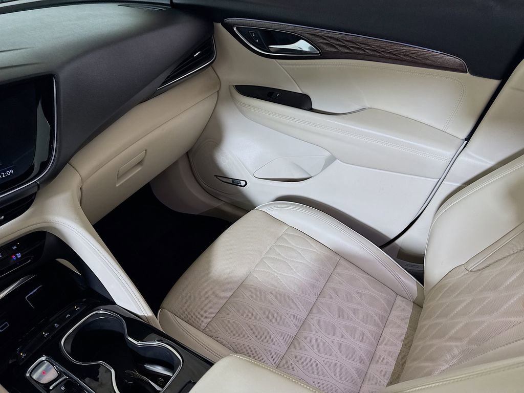 Certified 2022 Buick Envision Avenir w/ Technology Package II FWD image 23