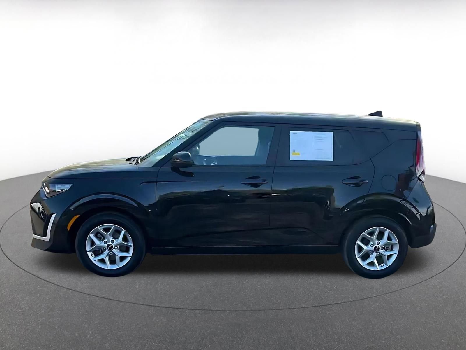 Used 2025 Kia Soul LX w/ LX Technology Package image 9
