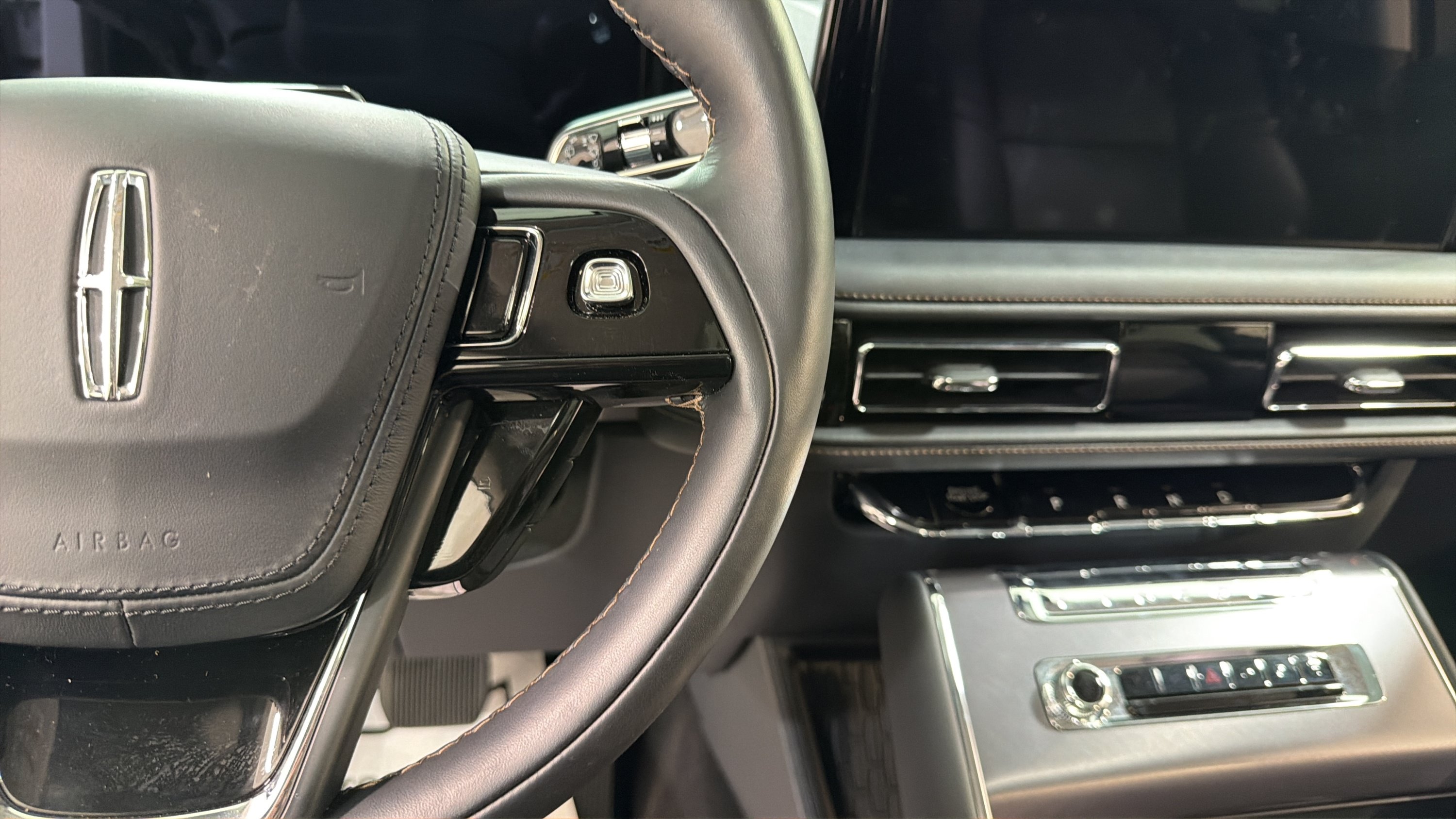 Used 2026 Lincoln Aviator 2WD image 14