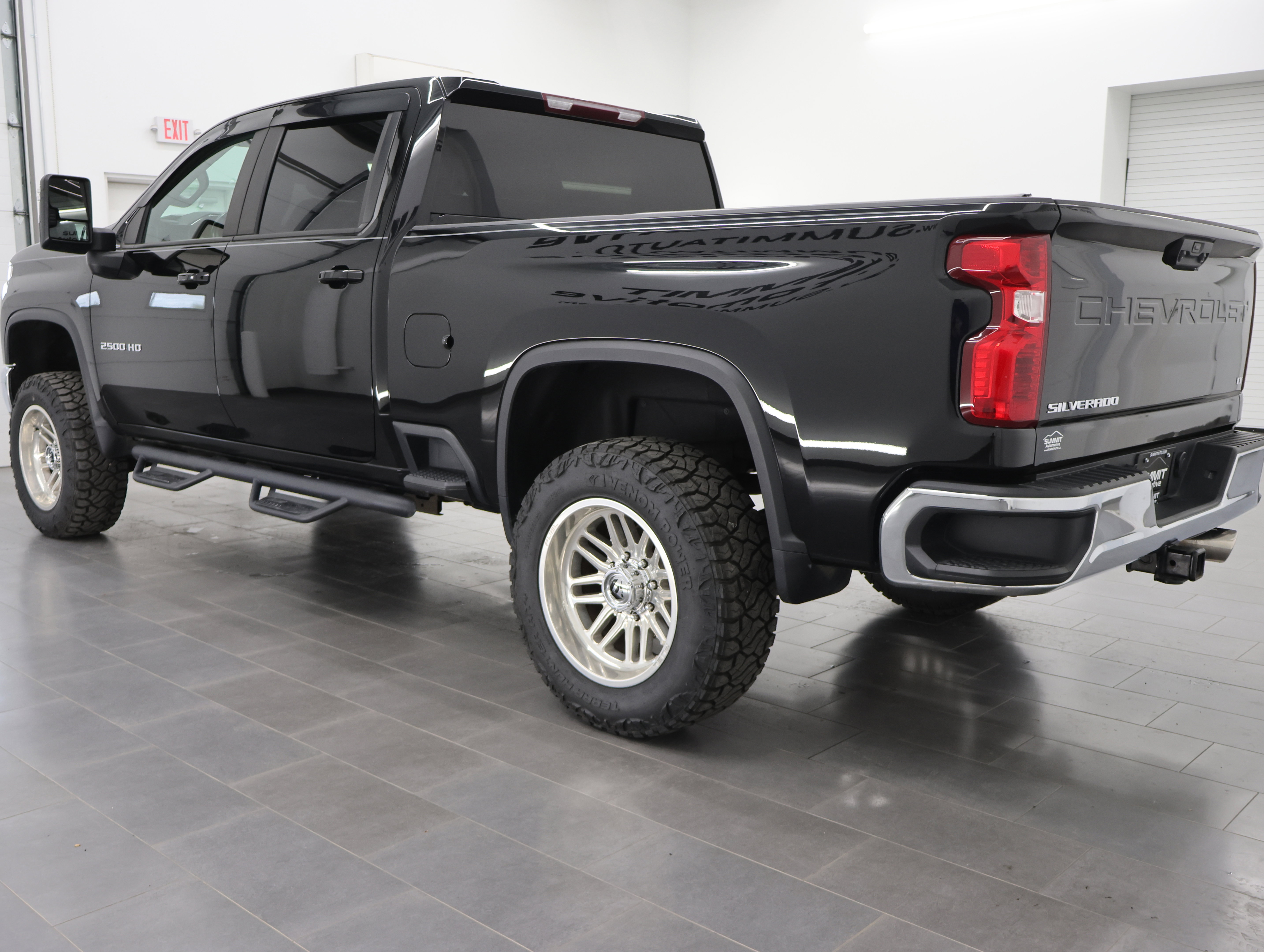 Used 2024 Chevrolet Silverado 2500 LT AWD/4WD image 6