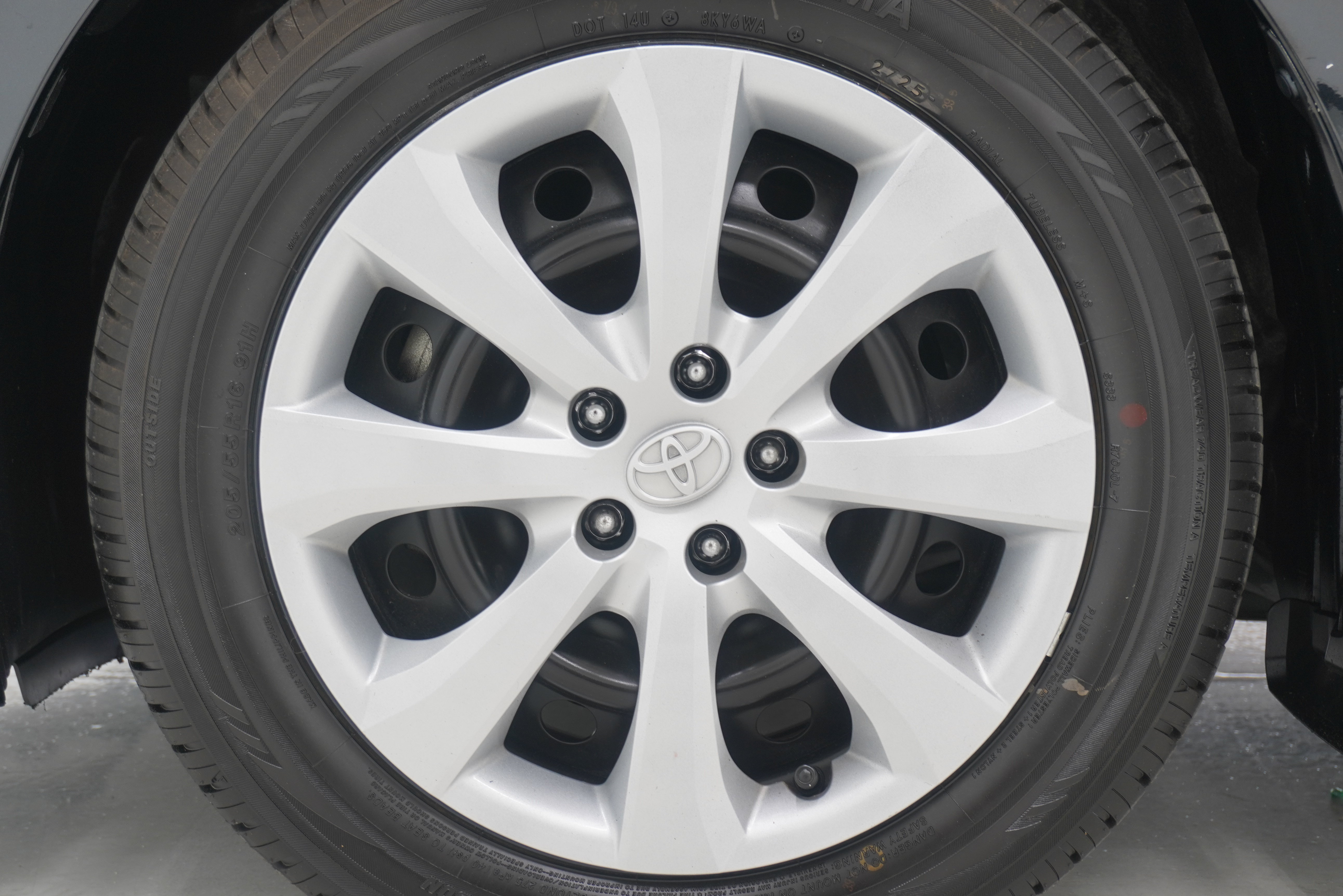 Used 2022 Toyota Corolla LE FWD image 18