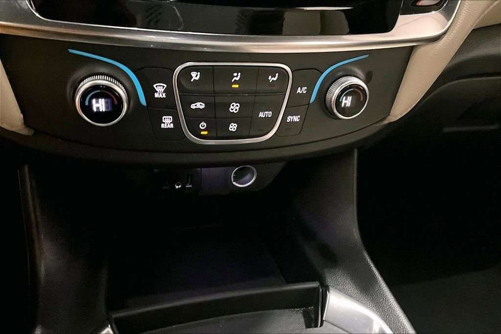 Used 2023 Chevrolet Traverse LS w/ Safety Package image 15