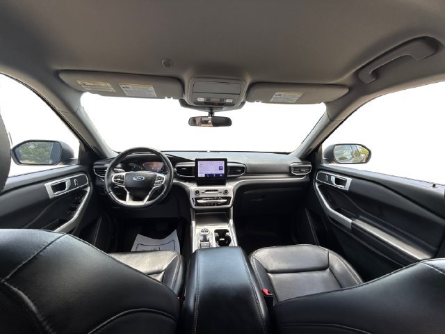 Used 2023 Ford Explorer XLT w/ Equipment Group 202A AWD/4WD image 14