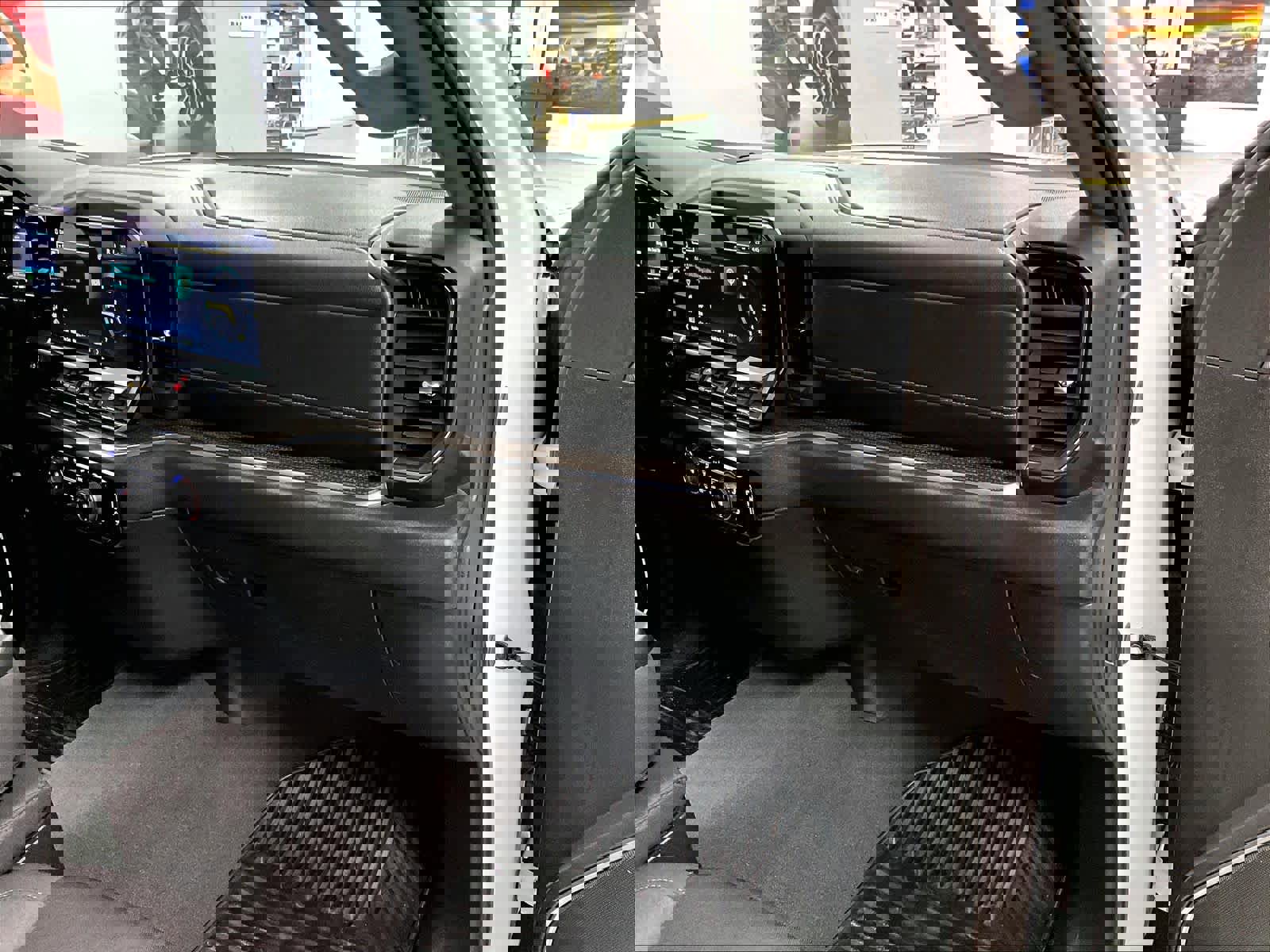 Used 2025 Chevrolet Silverado 1500 LT image 13