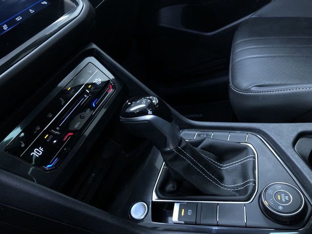 Used 2022 Volkswagen Tiguan SE image 30