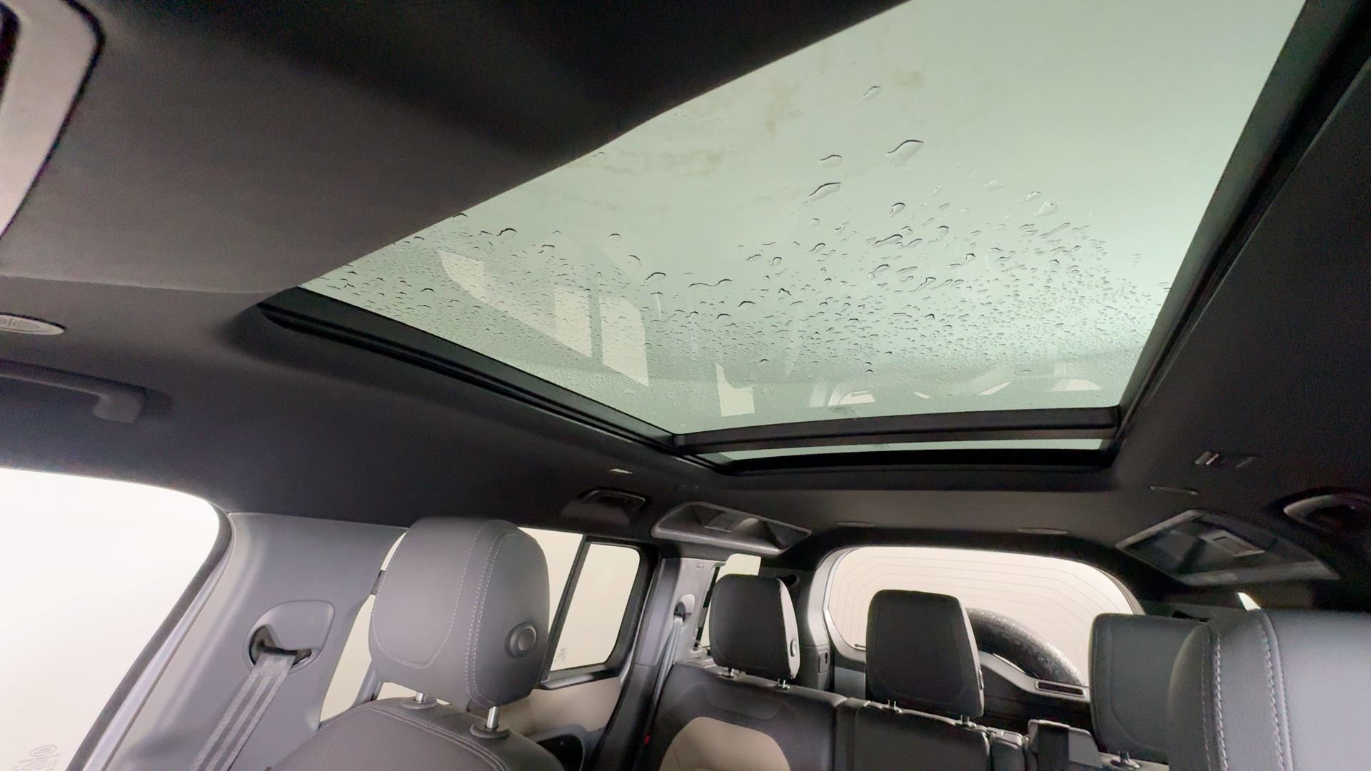 Used 2022 Land Rover Defender 110 X-Dynamic SE image 16