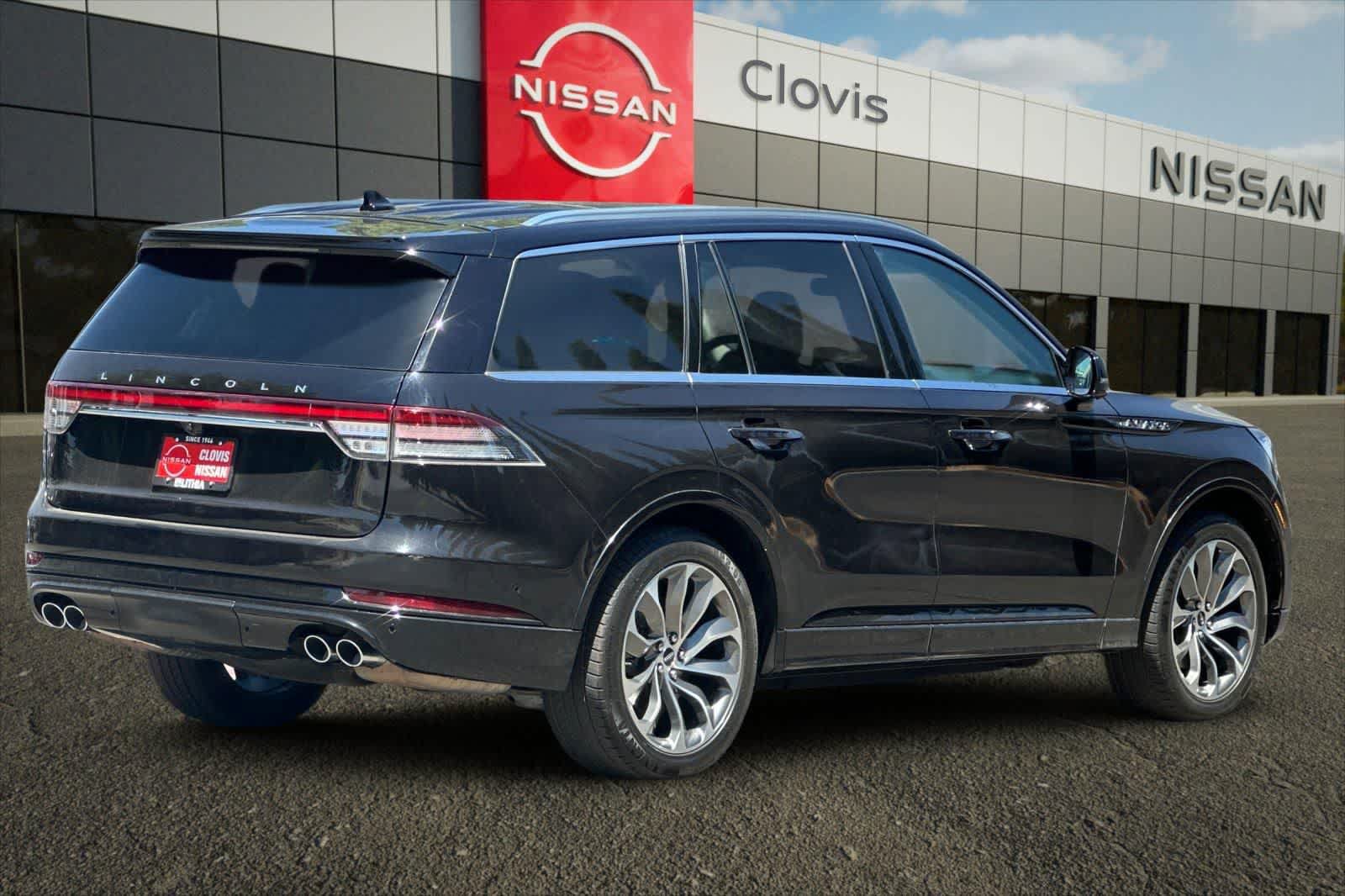 Used 2022 Lincoln Aviator Grand Touring w/ Class IV Trailer Tow Package AWD/4WD image 3