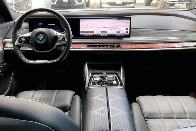 Used 2023 BMW i7 xDrive60 image 15