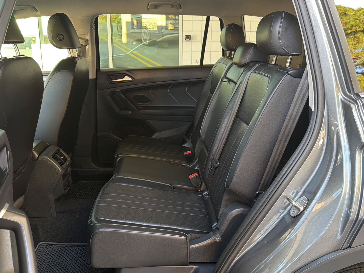 Certified 2023 Volkswagen Tiguan SE FWD image 18