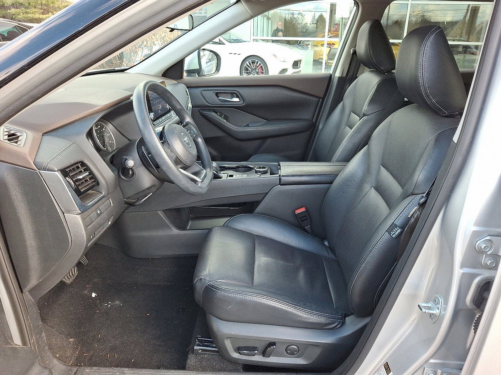 Used 2021 Nissan Rogue SV image 14