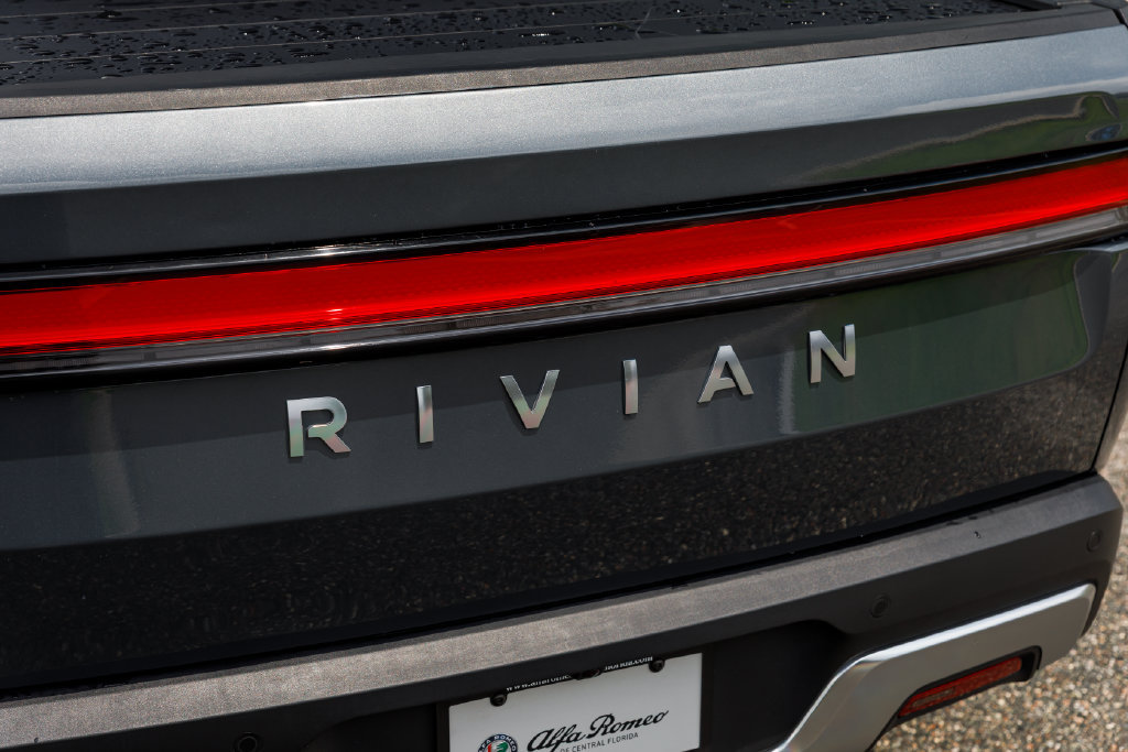 Used 2025 Rivian R1T Adventure Dual AWD/4WD image 42