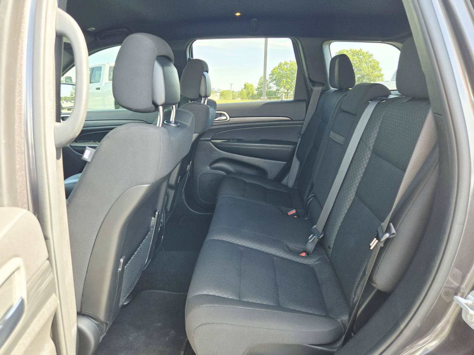 Used 2021 Jeep Grand Cherokee Laredo AWD/4WD image 13