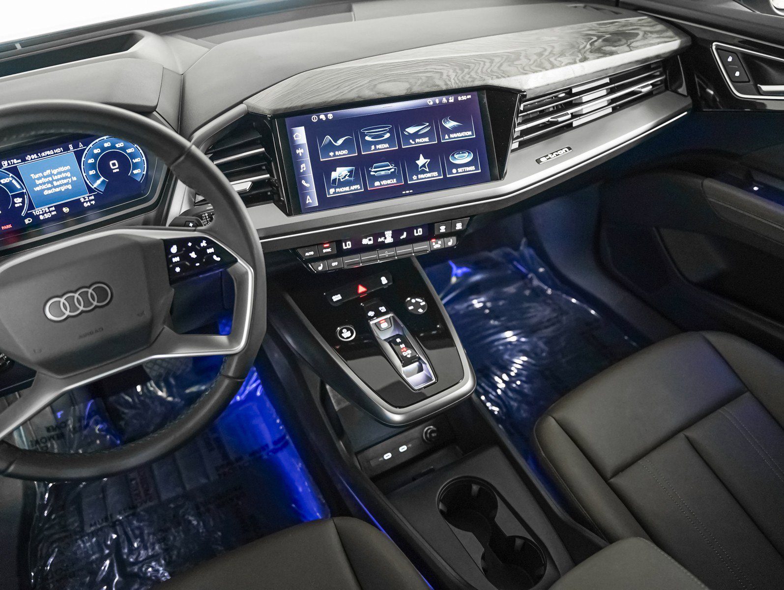 Used 2024 Audi Q4 e-tron Prestige image 17