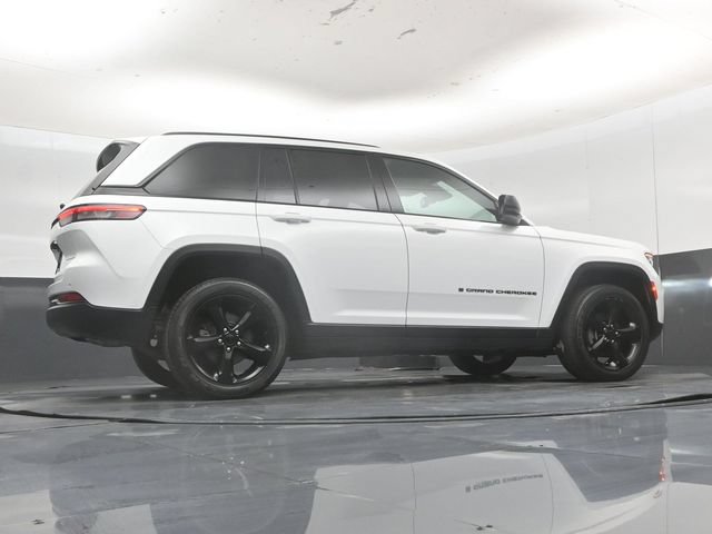 Used 2024 Jeep Grand Cherokee Altitude AWD/4WD image 52