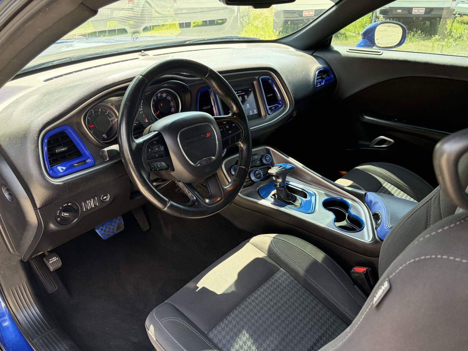 Used 2019 Dodge Challenger SXT RWD image 2